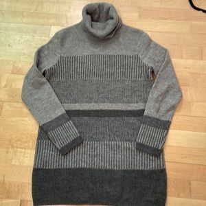 RW&Co Boxy turtleneck tunic sz XS